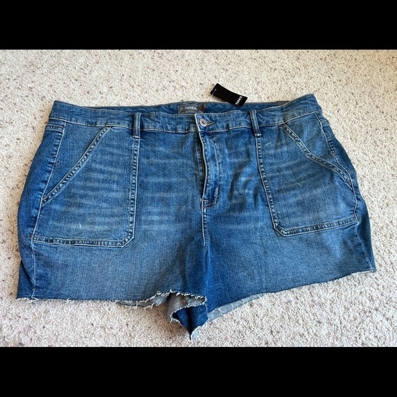 NWT TORRID HIGH RISE SHORTIE SHORT - VINTAGE STRETCH MEDIUM WASH denim shorts - Picture 4 of 10